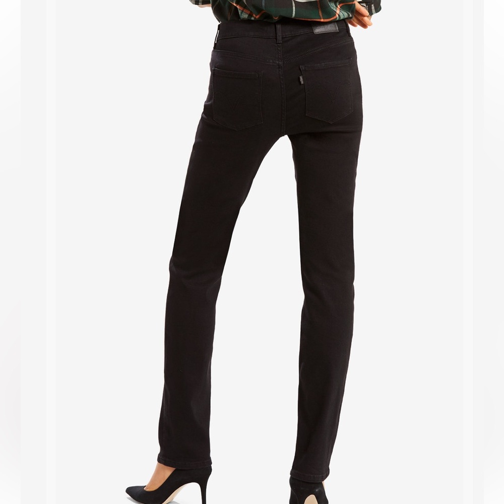 Levi’s Soft Black Women's Classic Mid Rise Straight-Leg Jeans
